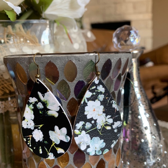 JenZen Jewelry - Floral flirt leather teardrop earring.